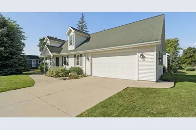 10 S Royal Avenue, Fond du Lac, WI 54935 - Photo 2