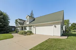 10 S Royal Ave, Fond du Lac, WI 54935 - Photo 2