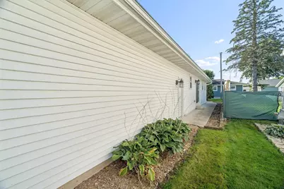 10 S Royal Avenue, Fond du Lac, WI 54935 - Photo 4