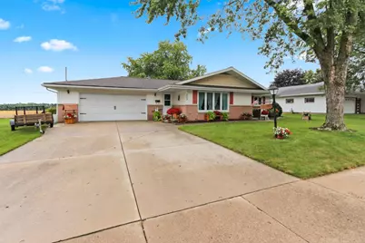 233 E National Avenue, Brillion, WI 54110 - Photo 2
