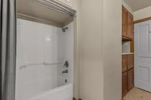 909 N 14th St, Manitowoc, WI 54220 - Photo 18