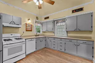 909 N 14th St, Manitowoc, WI 54220 - Photo 4