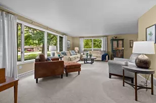 2663 Woodcrest Dr, Neenah, WI 54956 - Photo 6
