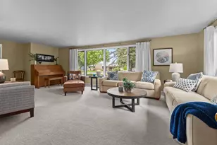2663 Woodcrest Dr, Neenah, WI 54956 - Photo 8