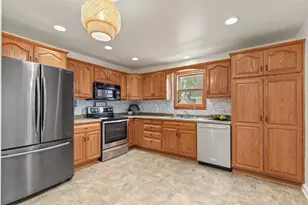 354 Oak St, Menasha, WI 54952 - Photo 2
