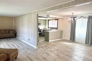 241 Butte Des Morts Dr, Menasha, WI 54952 - Photo 6