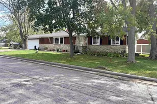 241 Butte Des Morts Dr, Menasha, WI 54952 - Photo 2