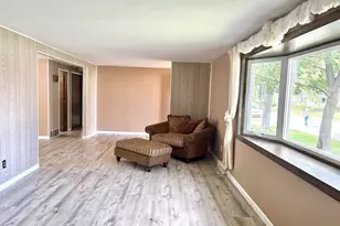 241 Butte Des Morts Dr, Menasha, WI 54952 - Photo 8