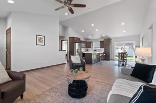 530 Willow Ct, New London, WI 54961 - Photo 2