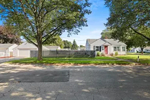 1106 Minahan St, Green Bay, WI 54303 - Photo 2