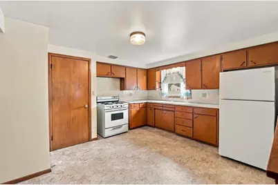 1619 Harold Street, Green Bay, WI 54302 - Photo 4