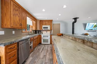 198 E Green Bay Street, Pulaski, WI 54162 - Photo 8