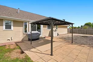 2188 Klondike Rd, Green Bay, WI 54311 - Photo 6