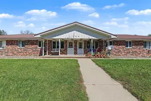 151 W Glenbrook Dr, Pulaski, WI 54162 - Photo 2