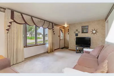 1266 Shadow Lane, Green Bay, WI 54304 - Photo 4
