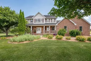 2756 Amethyst Ct, Green Bay, WI 54311 - Photo 2