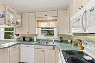 854 E Cecil St, Neenah, WI 54956 - Photo 16