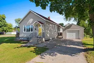 1571 Charles St, Green Bay, WI 54302 - Photo 2