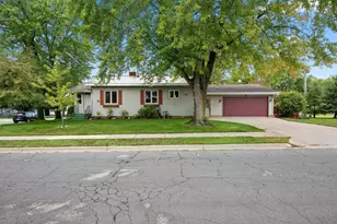 705 E Lieg Ave, Shawano, WI 54166 - Photo 1