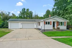 302 Hill Rd, Rosendale, WI 54974 - Photo 1