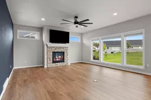 928 Mendota Dr, Green Bay, WI 54311 - Photo 10