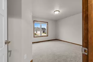 928 Mendota Dr, Green Bay, WI 54311 - Photo 28