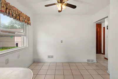1030 Hickory Hill Drive, Green Bay, WI 54304 - Photo 8
