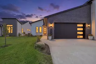324 Aldon Cir, Green Bay, WI 54304 - Photo 1