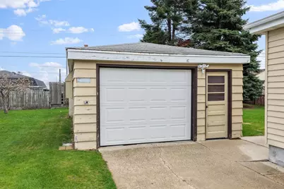 815 Irvington Street, Green Bay, WI 54304 - Photo 18