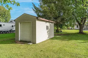 729 Farmington Ave, Oshkosh, WI 54901 - Photo 14