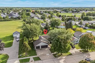 729 Farmington Ave, Oshkosh, WI 54901 - Photo 2
