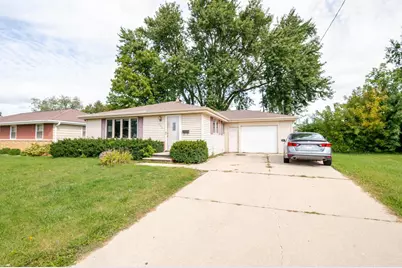 1106 St Agnes Drive, Green Bay, WI 54304 - Photo 2