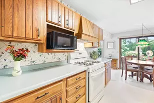 2098 Shawnee Ln, Oshkosh, WI 54901 - Photo 8