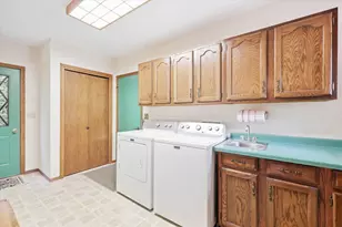2098 Shawnee Ln, Oshkosh, WI 54901 - Photo 18