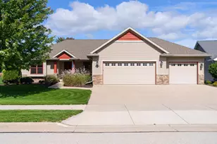 2916 Fox Tail Ln, Menasha, WI 54952 - Photo 1