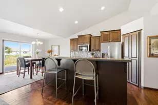 2916 Fox Tail Ln, Menasha, WI 54952 - Photo 4