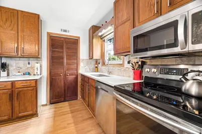 2553 Village Lane #B, Oshkosh, WI 54904 - Photo 8