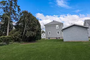 719 W 6th Ave, Oshkosh, WI 54902 - Photo 4