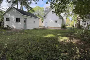 176 N Pearl St, Berlin, WI 54923 - Photo 2