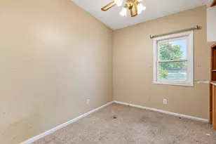 613 Phoebe St, Green Bay, WI 54303 - Photo 8