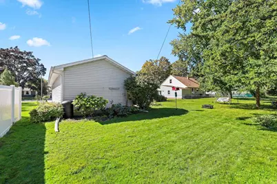 1086 Thorndale Street, Green Bay, WI 54304 - Photo 36