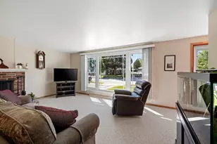 1086 Thorndale St, Green Bay, WI 54304 - Photo 4