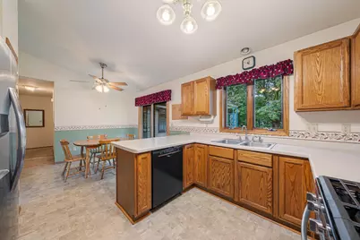 3115 W 9th Avenue, Oshkosh, WI 54904 - Photo 12