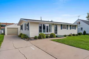 910 Stadium Dr, Green Bay, WI 54304 - Photo 6