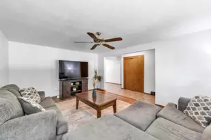 610 S Wild Rose Ln, Appleton, WI 54914 - Photo 6