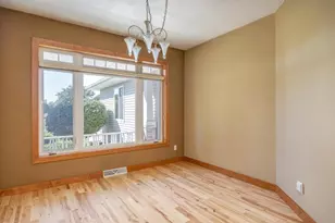 140 Thackery Dr, Oshkosh, WI 54904 - Photo 12