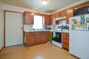 607 Victoria Ct, Green Bay, WI 54311 - Photo 4