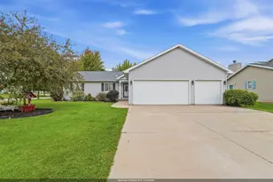 462 Rockrose Dr, Fond du Lac, WI 54935 - Photo 1