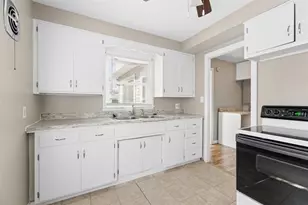 937 Gail Ave, Neenah, WI 54956 - Photo 6