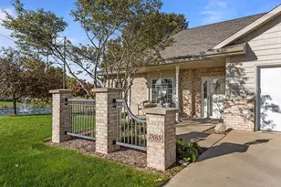 3889 N Crosscreek Cir, Appleton, WI 54913 - Photo 4